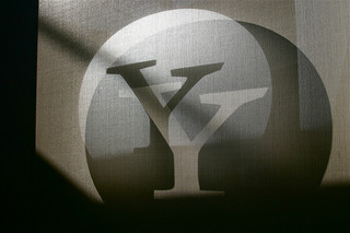 yahoo-shadow-logo