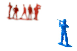 toy-soldiers-blue-red